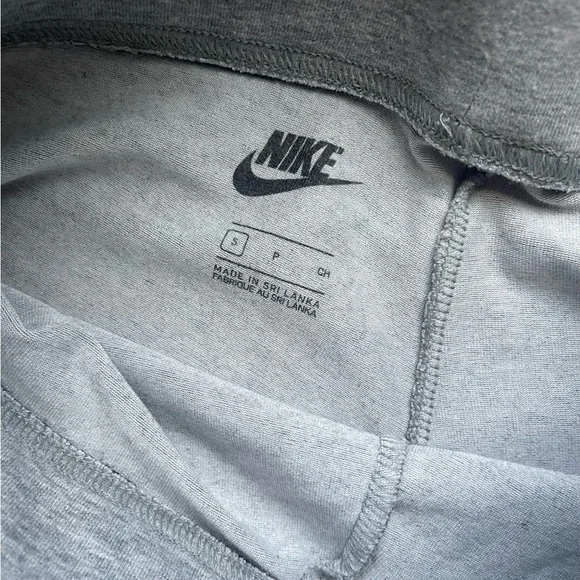 Nike Women’s Bike Shorts - Picture 3 of 5